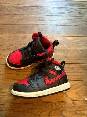 Nike Toddler Black & Red High-Top Sneakers